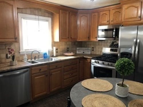 941 Carew St, Springfield MA 01104-1266 exterior