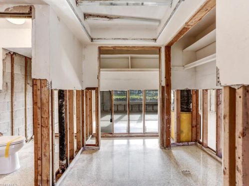 1660 Sandpiper St, Naples FL 34102-0005 exterior