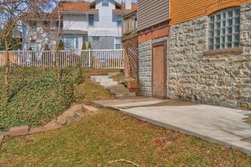 4920 Interboro Ave, Pittsburgh PA 15207-2327 exterior