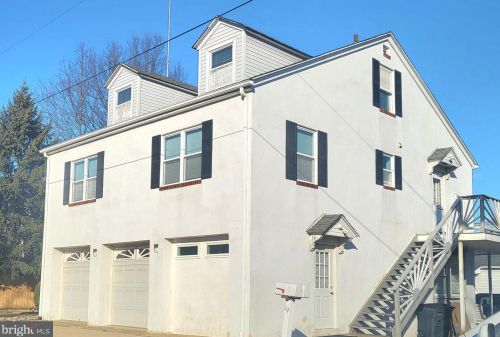 19 Manor Rd, Trenton, NJ 08620-1334