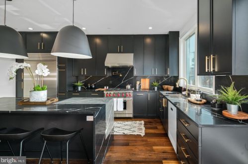 618 Clarion St, Philadelphia, PA 19147-1835