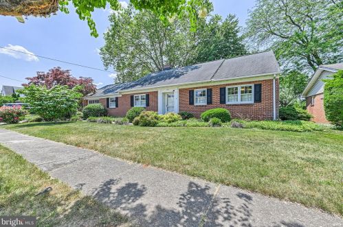 214 Charles St, Hanover, PA 17331-1809