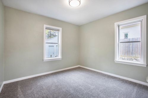 884 Hollywood St, Grand Rapids MI 49505-3812 exterior