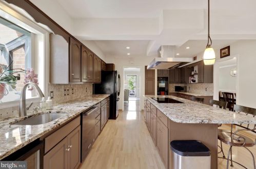 10601 Woodsdale Dr, Silver Spring MD 20901-1547 exterior