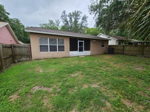 7421 Becky Thatcher Ln, Tampa FL exterior