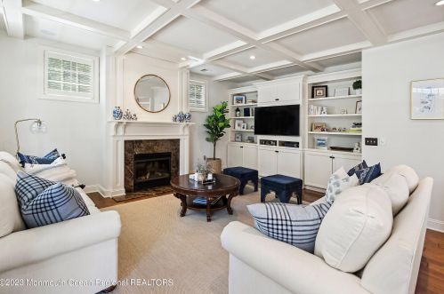 25 Crst Dr, Little Silver NJ 07739-1318 exterior