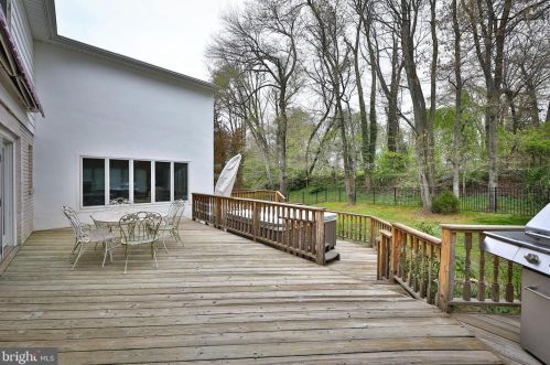 2076 Packard Ave, Huntingdon Valley PA 19006-6418 exterior