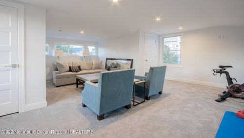 670 Little Silver Point Rd, Little Silver NJ  07739-1737 exterior