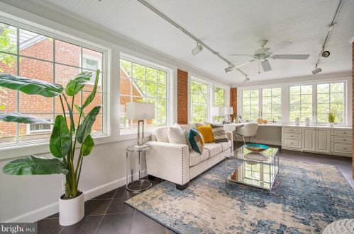 1524 Red Oak Dr, Silver Spring MD 20910-1549 exterior