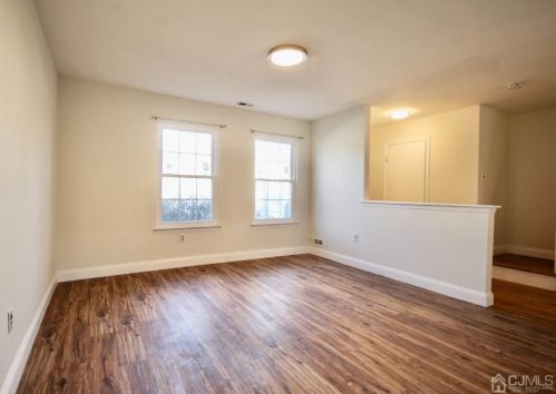 288 Constitution Cir, New Brunswick NJ  08902-3515 exterior