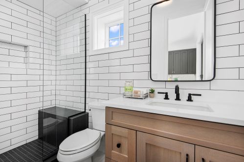 2137 Clifton Ave, Chicago IL 60614-4116 exterior