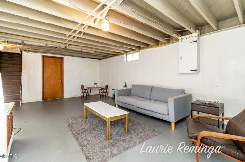 1423 Leonard St, Grand Rapids MI 49505-5552 exterior