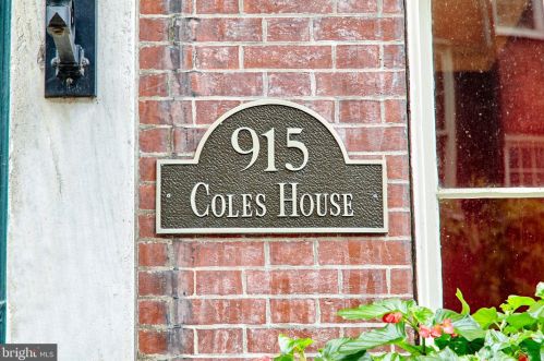 915 Clinton St, Philadelphia PA 19107-6109 exterior