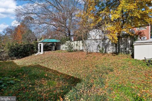 822 Malibu Dr, Silver Spring MD 20901-3648 exterior