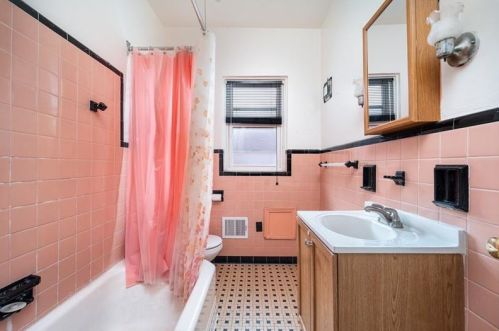 5420 Avondale Pl, Pittsburgh PA 15206-1402 exterior