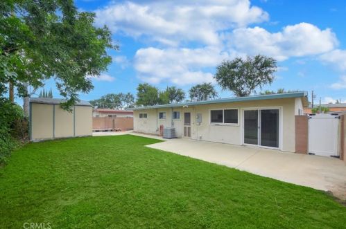 2106 Carol Dr, Fullerton CA 92833-3010 exterior