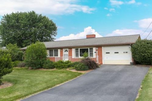 395 Westview St, Montezuma, VA 22821-9523