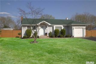 37 Roxbury Dr, Commack, NY 11725-1324