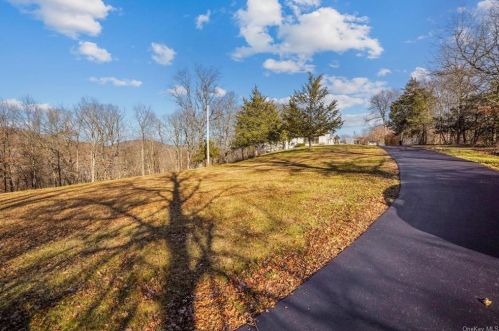 429 Clove Rd, Monroe NY 10950-4625 exterior