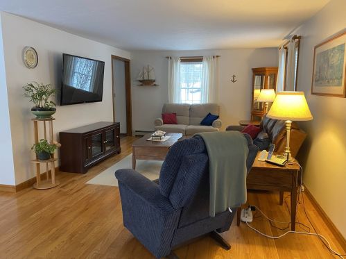 14 Brookwood Dr, Concord NH 03301-1800 exterior