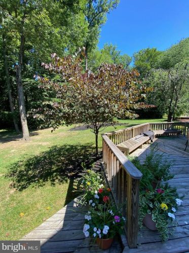 3738 Levy Ln, Huntingdon Valley PA 19006-3108 exterior