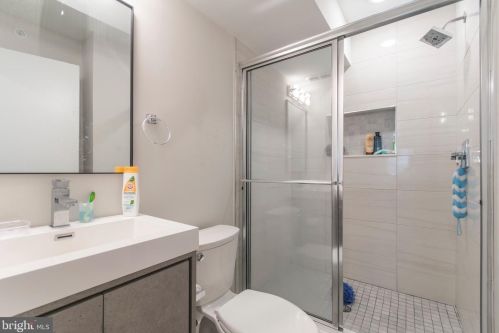 1958 8th St, Philadelphia PA 19122-2023 exterior