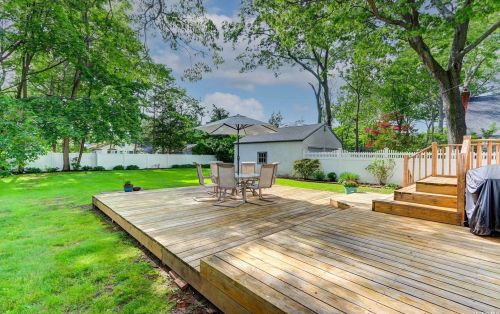 148 Frederick Ave, Babylon NY 11702-2103 exterior