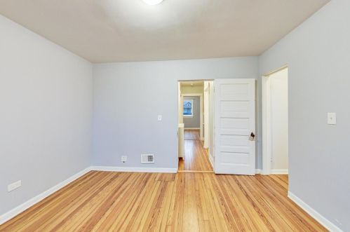 1832 Estes Ave, Chicago IL 60645-2904 exterior