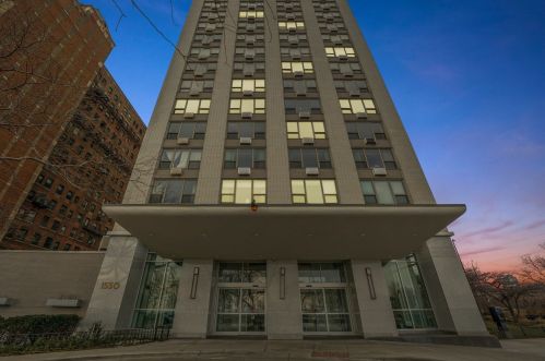 1550 Lake Shore Dr, Chicago IL  60610-1675 exterior