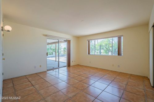 5860 Swan Rd, Tucson AZ 85718-5433 exterior