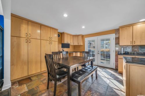 884 Spartan Dr, Sandy UT 84094-1811 exterior