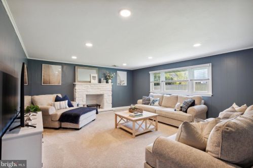 304 Pheasant Dr, Huntingdon Valley PA  19006-3038 exterior