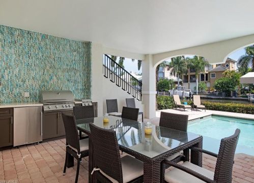 225 Conners Ave, Naples FL 34108-2152 exterior