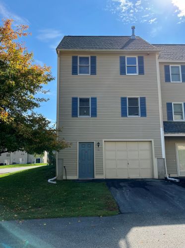 24 Fords Landing Dr, Dover, NH 03820-4552