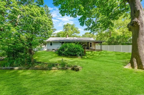 2926 Ocean Ave, Hauppauge NY 11779-5024 exterior