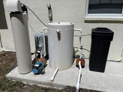 4665 8 Ave, Naples FL 34102-6915 exterior