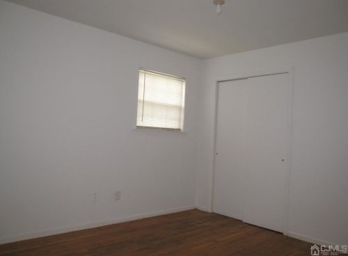 296 College Dr, Edison NJ 08817-5955 exterior