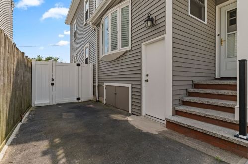 78 Hbr Vw St, Boston MA exterior