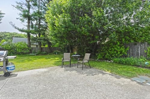 366 Anderson Ave, Milford CT 06460-3770 exterior