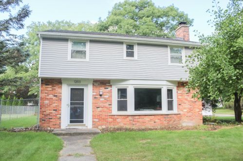 1203 Piccadilly Rd, Kalamazoo, MI 49006-2622