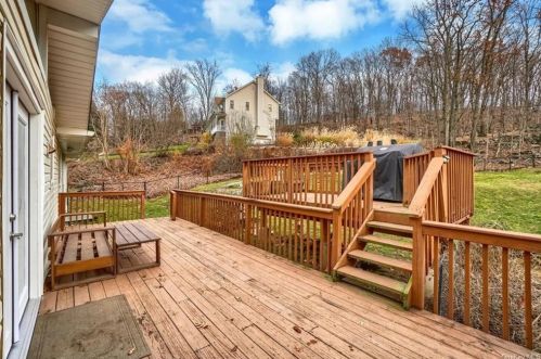 433 Storms Rd, Valley Cottage NY exterior