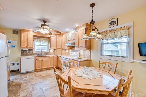 57 Barton St, Edison NJ 08837-2855 exterior