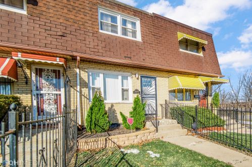 9904 State St, Chicago, IL 60628-1302