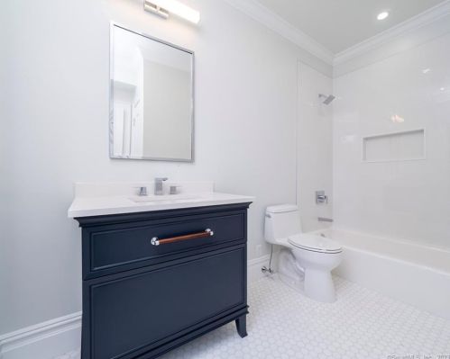 83 Frst Ln, Wilton CT 06897-1915 exterior