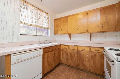 5011 13 St, Tucson AZ 85719-6210 exterior