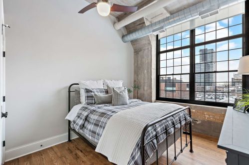 17 Loomis St, Chicago IL 60607-1902 exterior