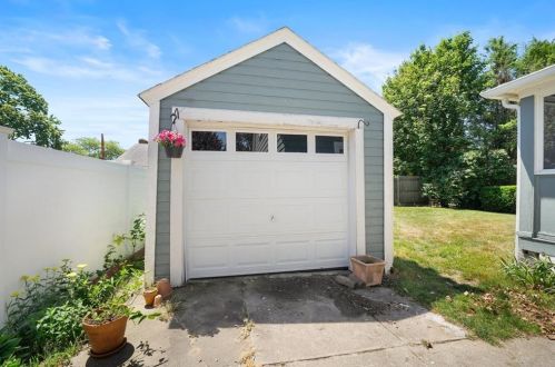 40 Elmcroft Ave, Providence, RI 02908-2727