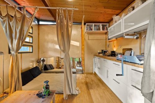 1121 Delano St, Austin TX 78721 exterior