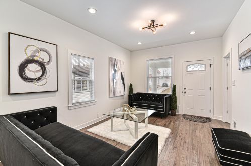 1325 Pryor Ave, Milwaukee WI  53207-1869 exterior