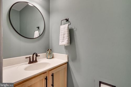 6263 Gentle Ln, Alexandria VA 22310-2260 exterior